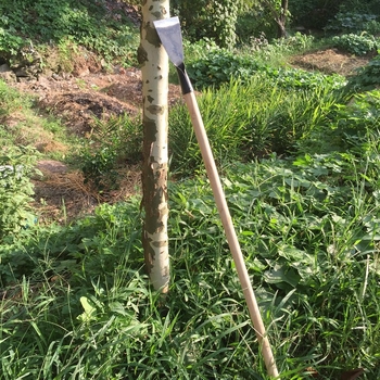Medinė rankena kastuvui betonui, ledui, sienoms ir grindims valyti; kastuvo galvos plotis 72 mm, storis 2,2 mm, galvos svoris 142 g; prekės ženklas SN
