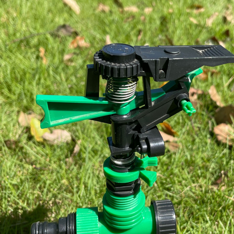 Πλαστικός ρυθμιζόμενος ποτιστήρας με περιστροφή 360°, χωρητικότητα 3 L, Hua Miao