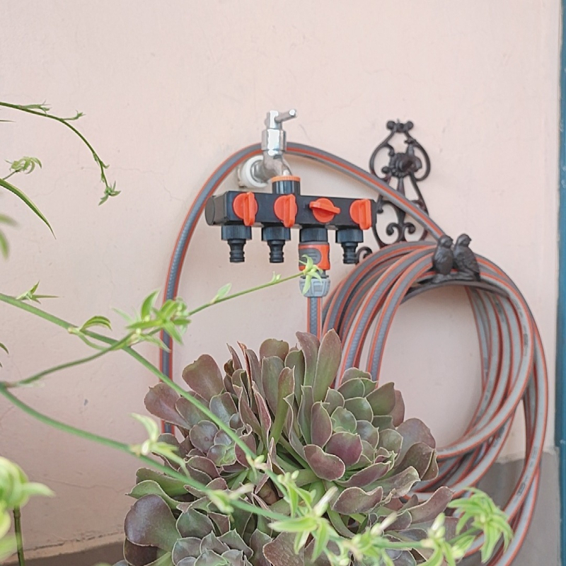 Kerti falidísz: retro öntöttvas csap és madár motívum, tartó a vízcsőhöz és magasnyomású vízipisztoly