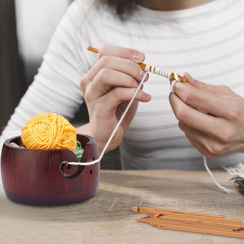 Mezgimo kamuolio indas su dangteliu, apvali iš bambuko forma, skirta mezgimui