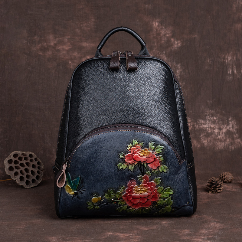 Jason Road elsőrétegű bőrből készült hátizsák – nagy kapacitás; cipzáras zárás; belső zsebek: cipzáros zseb, telefon zseb, ID-zseb, kamera zseb; légáteresztő, lopás elleni védelem