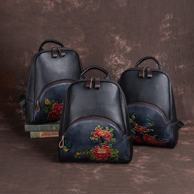 Jason Road elsőrétegű bőrből készült hátizsák – nagy kapacitás; cipzáras zárás; belső zsebek: cipzáros zseb, telefon zseb, ID-zseb, kamera zseb; légáteresztő, lopás elleni védelem