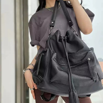 Női PU bőr hatású drawstring bucket táska, cilindrikus alakú, belső zseb a telefon számára és cipzáras zseb