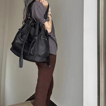 Női PU bőr hatású drawstring bucket táska, cilindrikus alakú, belső zseb a telefon számára és cipzáras zseb