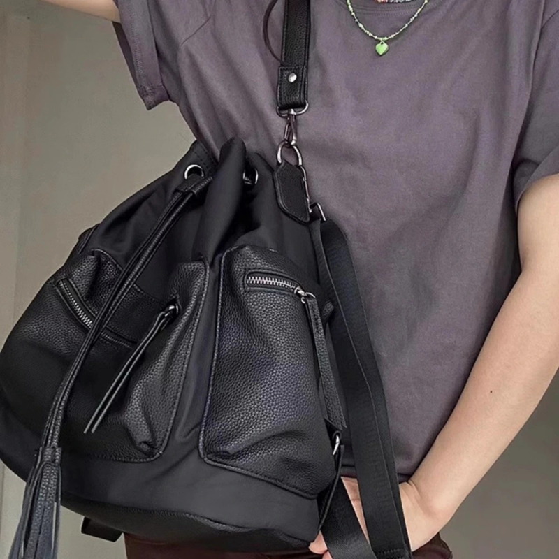 Női PU bőr hatású drawstring bucket táska, cilindrikus alakú, belső zseb a telefon számára és cipzáras zseb