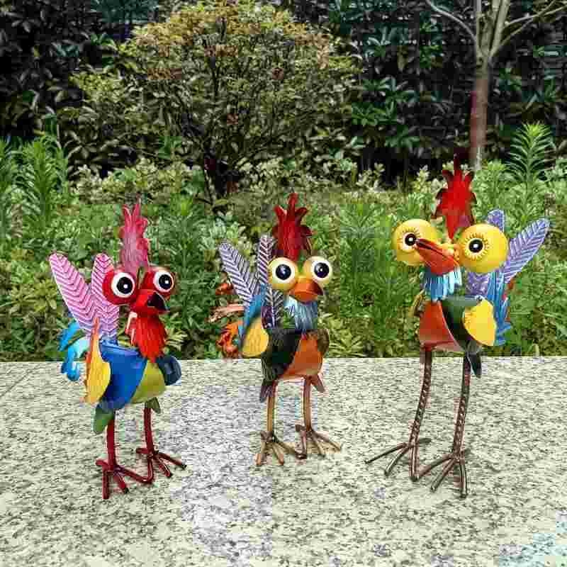 Željezni pijetao u karikaturi – ukras za unutarnju i vanjsku upotrebu