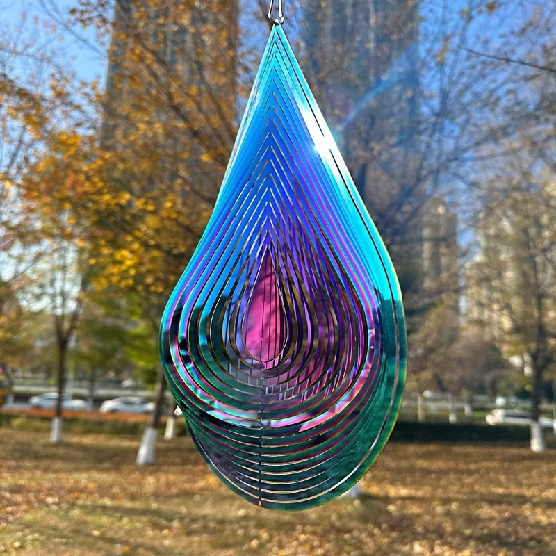 Περιστρεφόμενο 3D κουδούνι ανέμου από ανοξείδωτο ατσάλι – διακοσμητικό κρεμαστό για κήπο (Υλικό: Μέταλλο; Διαδικασία: διάβρωση με χαρακτική; Συσκευασία: αφρός ή Kraft χαρτόνι; Κατηγορία: κρεμαστό, κουδούνι/ανέμου)