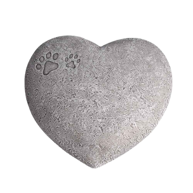 Сърцевиден паметник за домашни любимци от синтетична смола – модерна скулптура, лазерно гравиране, персонализирано