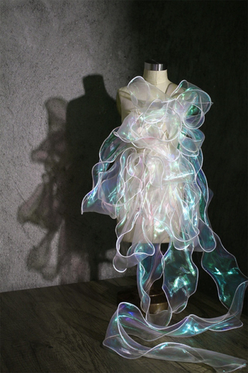 Meistrinė nėrinių dekoratyvinė audinys su sirenos bangų raštu, permatomas, rankų darbo, lazerio gradientinis užbaigimas