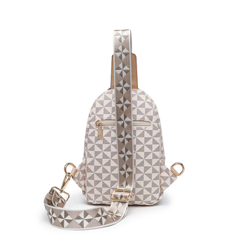 PU чанта за гърдите с цип, мека 3D външност, подплата полиестер, вътрешен джоб с цип и джоб за телефон, лека водоустойчива кръстосана чанта