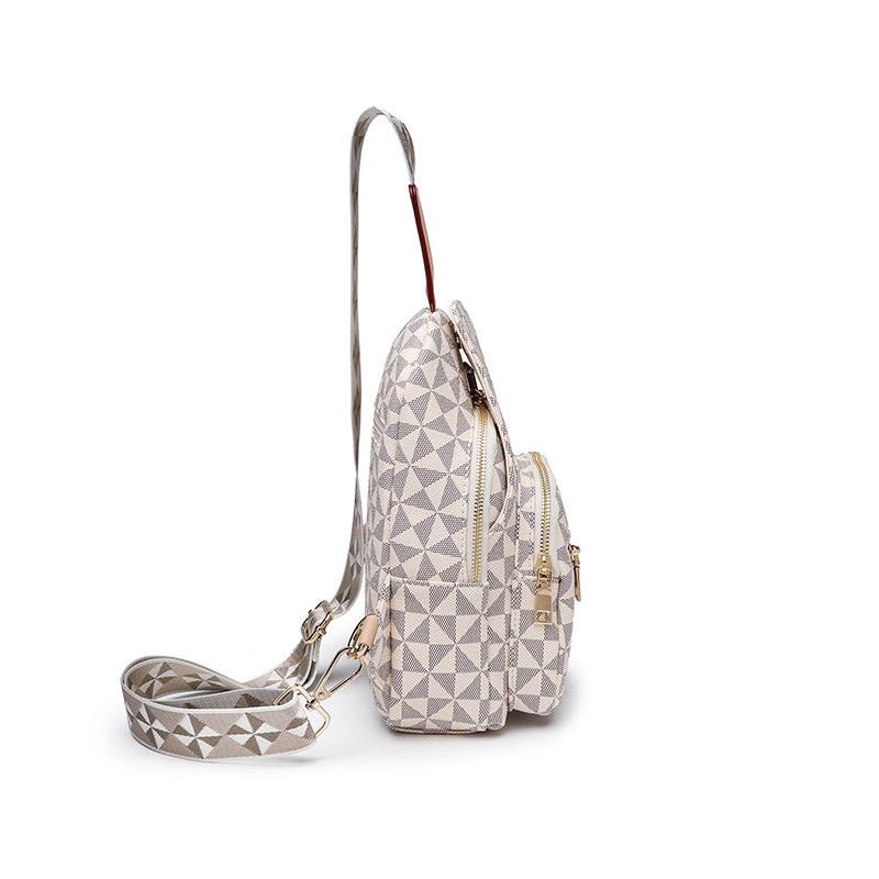 PU чанта за гърдите с цип, мека 3D външност, подплата полиестер, вътрешен джоб с цип и джоб за телефон, лека водоустойчива кръстосана чанта