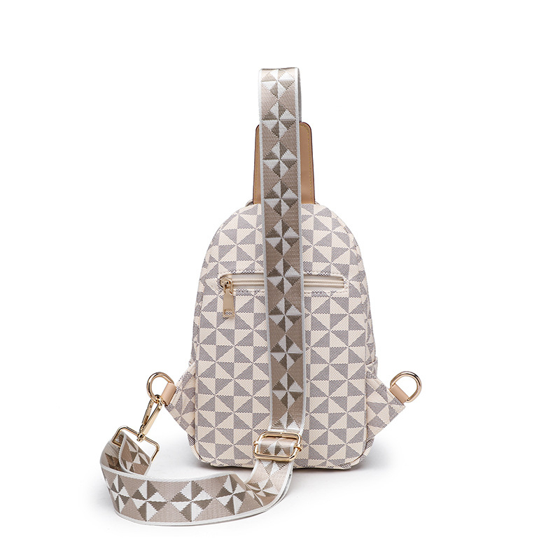 PU чанта за гърдите с цип, мека 3D външност, подплата полиестер, вътрешен джоб с цип и джоб за телефон, лека водоустойчива кръстосана чанта