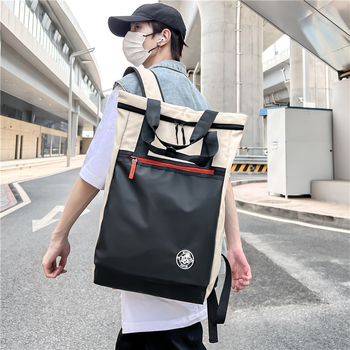 Σακίδιο με street-style σχεδιασμό, ύφασμα Oxford, χωρητικότητα 20–35 L, πλάτη με καμπύλη για σωστή στάση, μοτίβο με γράμματα, επένδυση πολυεστερική