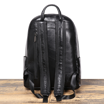 Valódi bőrből készült hátizsák, első réteg marhabor, bővíthető dizájn, kapacitás 20–35 L, üzleti utazások