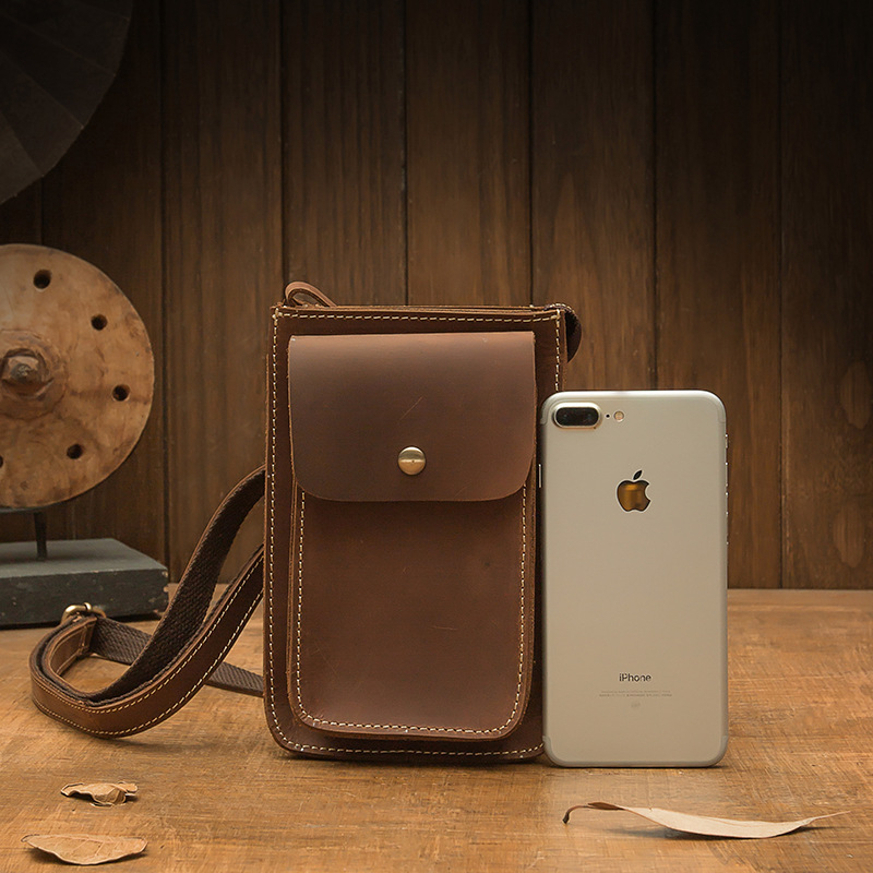 Férfiaknak való váll oldaltáska (Anyag: valódi bőr; Bőr típusa: első réteg tehénbőr; Belső: poliészter-pamut; Modell: 1268 kis táska; Mintázat: egyszínű)