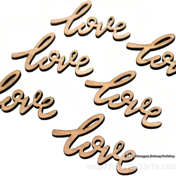 Ξύλινο κρεμαστό χειροτεχνίας – κοπή με λέιζερ σε διάτρητα σχέδια και γράμματα LOVE για τη διακόσμηση της Ημέρας του Αγίου Βαλεντίνου