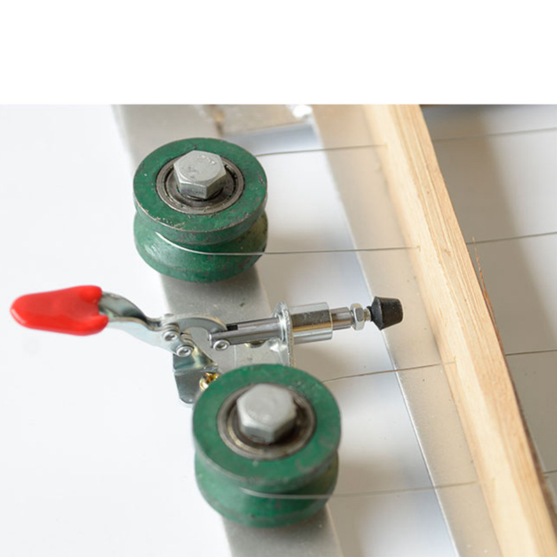 Mesindusvahendid raamidele: ülemine traadiseade raamidele, terasest traadist lisad, traadi pingutaja ja tõmbaja