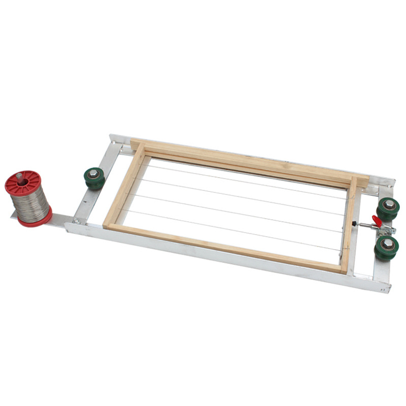 Mesindusvahendid raamidele: ülemine traadiseade raamidele, terasest traadist lisad, traadi pingutaja ja tõmbaja