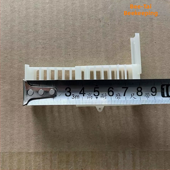 Πλαστικό κλουβί βασίλισσας, πολυχρηστικό εργαλείο μελισσοκομίας, καθολικό για κυψέλες