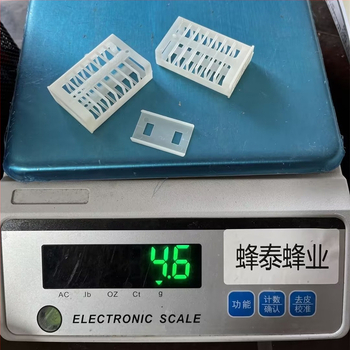 Πλαστικό κλουβί βασίλισσας, πολυχρηστικό εργαλείο μελισσοκομίας, καθολικό για κυψέλες