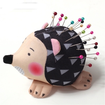 tűtartó taska sün-designnal DIY tűpárna és keresztszemes hímzéshez; Márka Jackie Chan; Tömeg 25 g; Klasszikus stílus