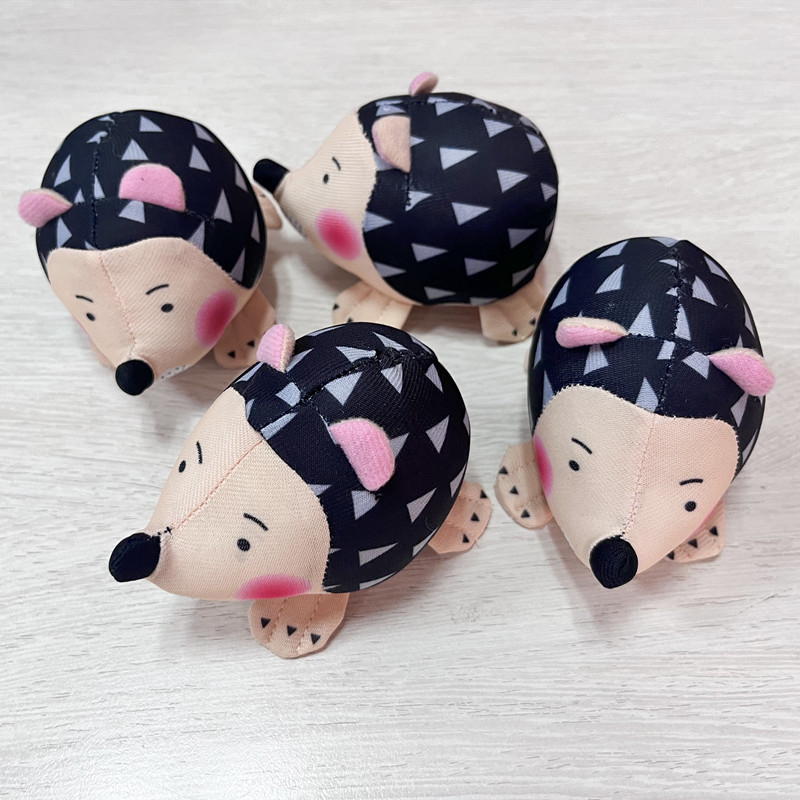 tűtartó taska sün-designnal DIY tűpárna és keresztszemes hímzéshez; Márka Jackie Chan; Tömeg 25 g; Klasszikus stílus