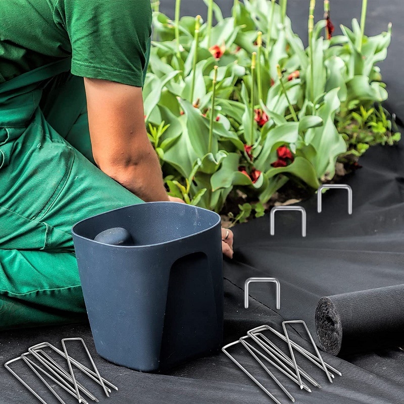 U-alakú talajszeg geotextil és gyep rögzítéséhez, galvanizált vasból