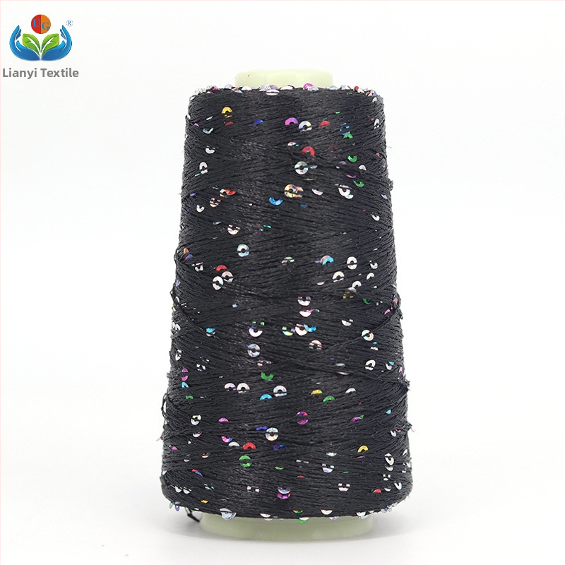 Dekoratyvinė siūlų siūla su karoliukais – žiedinis verpimas (ring-spun), cilindrinė forma, skirta audiniams, UG ženklas