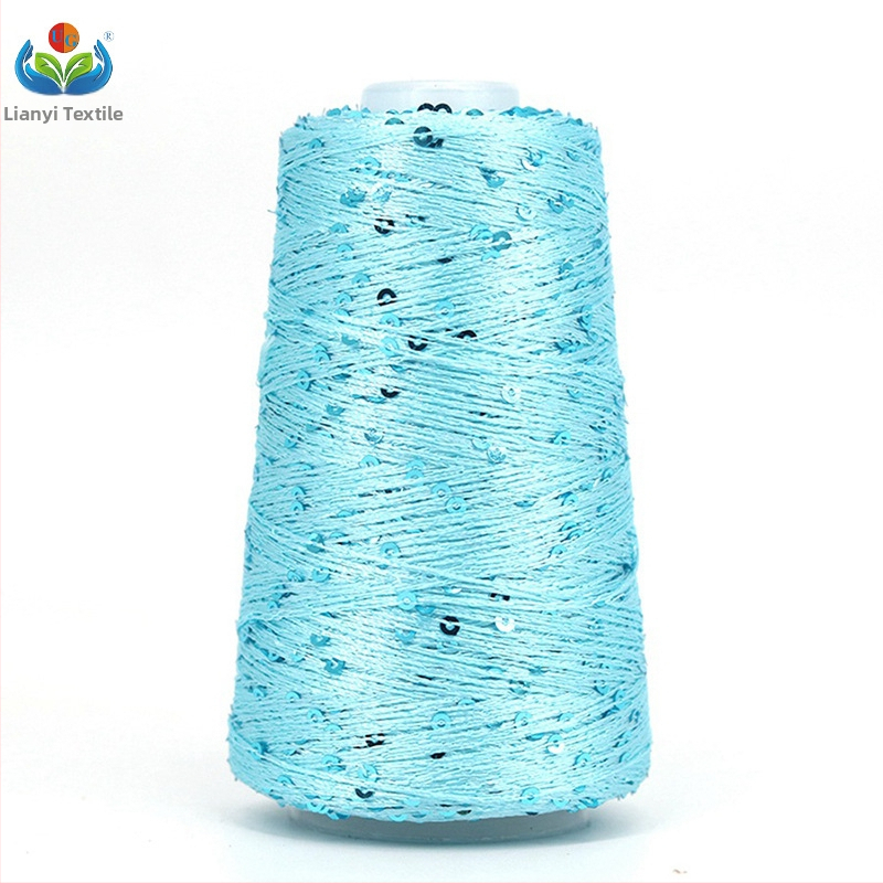 Dekoratyvinė siūlų siūla su karoliukais – žiedinis verpimas (ring-spun), cilindrinė forma, skirta audiniams, UG ženklas