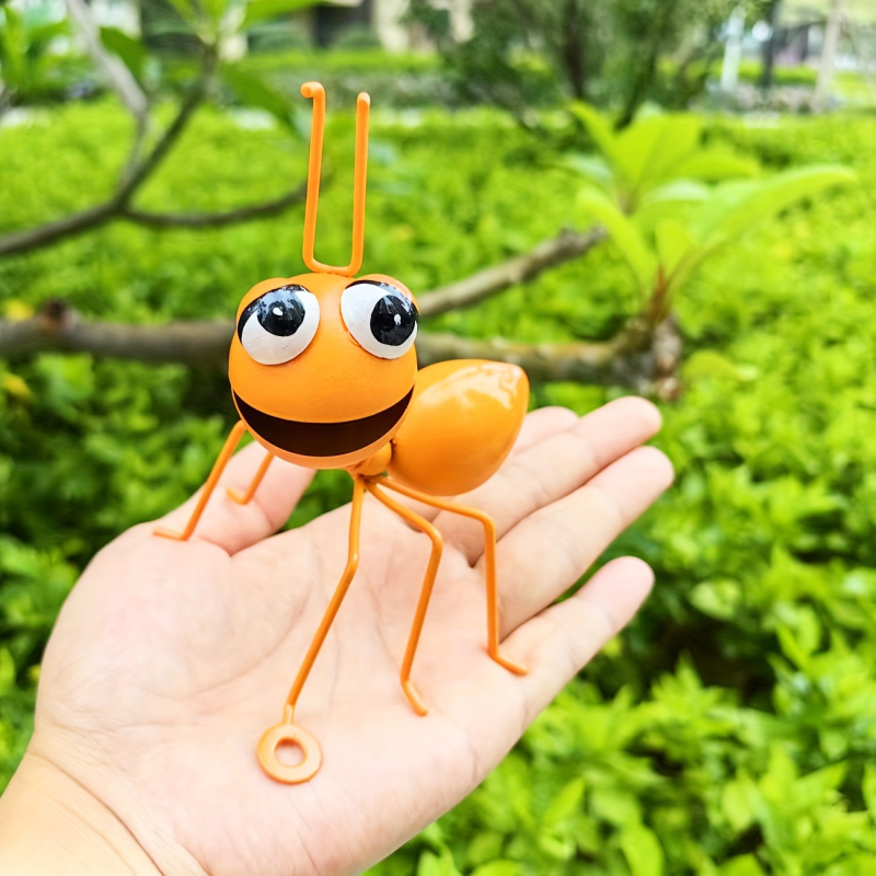 Vasból készült hangyafalidísz — pasztorális stílusú fémművesség otthonra, kertbe és irodába