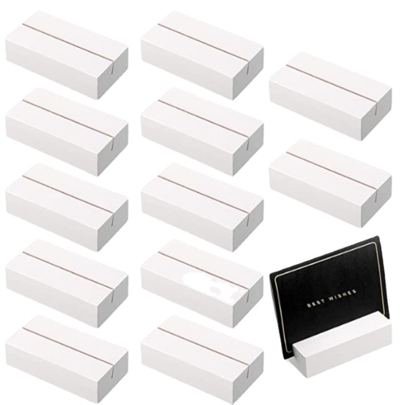 Fából készült kártyatartó és asztalszám-tartó esküvők és rendezvényekhez, fenyőfa, polírozott felület, kalligráfia és festészet motívum, logó nyomtatás elérhető