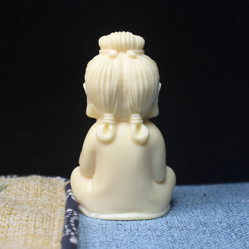 Guanyin rezbarena figurica, drvo slonovača voćno, okrugla skulptura, polirana površina, polu ručna izrada, dekor u novokineskom stilu