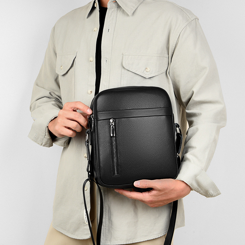 Férfi bőrtáska vállon, nagy kapacitású (első réteg tehénbőrből; 2024 nyári kiadás; mindennapi használatra)