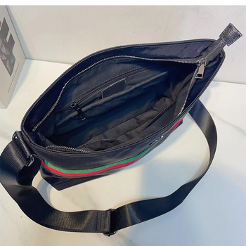 Nylon keresztpántos táska cipzáras zárással, városi egyszerű stílus, belső zsebek (cipzáras zseb, zseb telefon, zseb ID) és poliészter–pamut bélés.