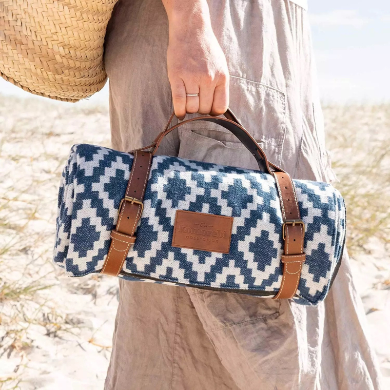 Little Day ārējā pārnēsājamā ūdensnecaurlaidīgā piknika sega, materiāls kašmīrs; audums kokvilna-poliestera-kokvilna; svars 1.7; piemērota 6 personām