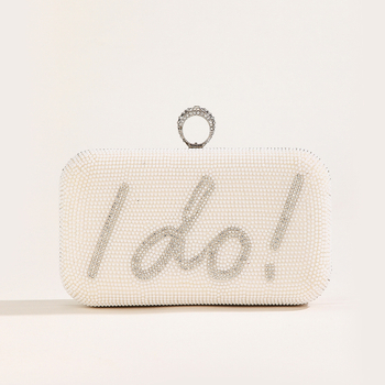 Вечерна чанта клъч – хоризонтална квадратна форма; пластмасово тяло; полиестерна подплата; заключване; джоб за мобилен телефон