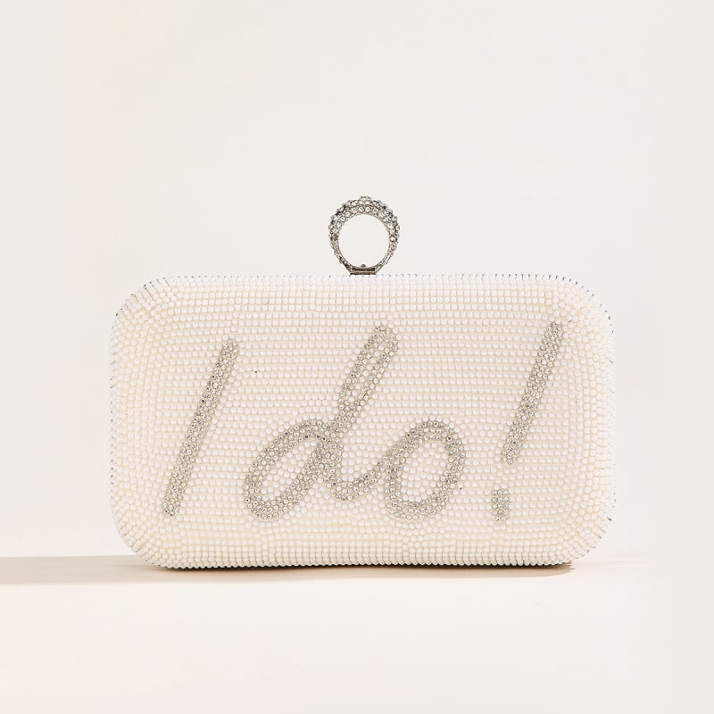 Вечерна чанта клъч – хоризонтална квадратна форма; пластмасово тяло; полиестерна подплата; заключване; джоб за мобилен телефон