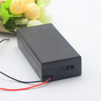 2×18650 кутия за батерии, 7,4V, напълно затворена, с капак и превключвател