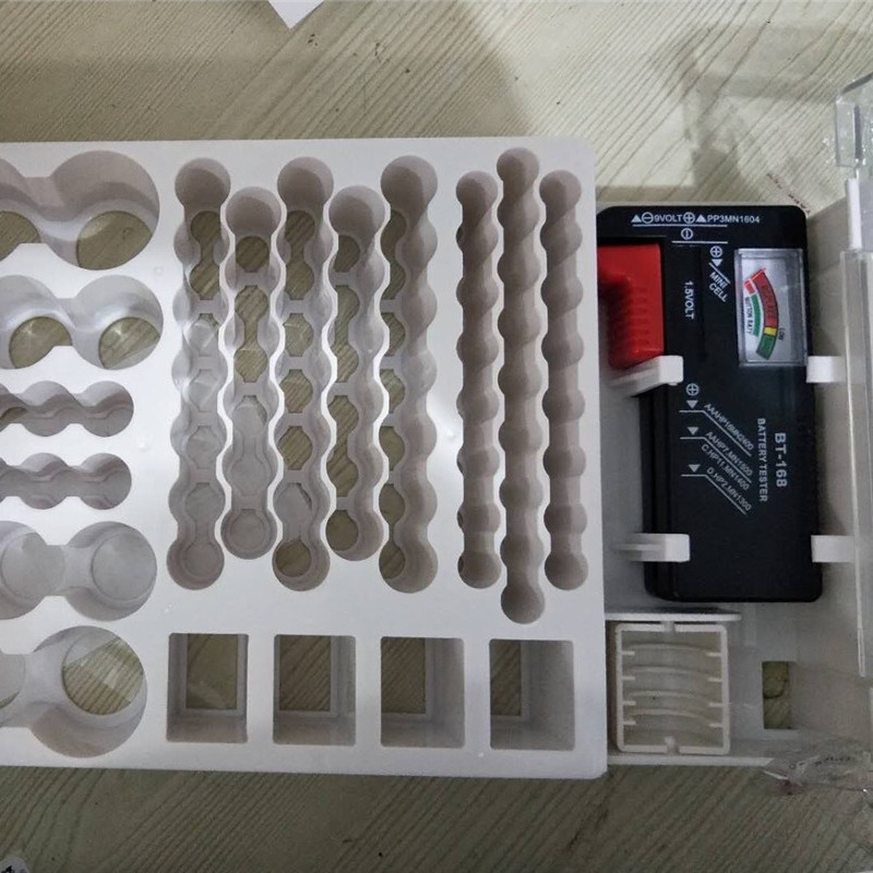 Кутия за съхранение на батерии с тестер за батерии и тестер за капацитет