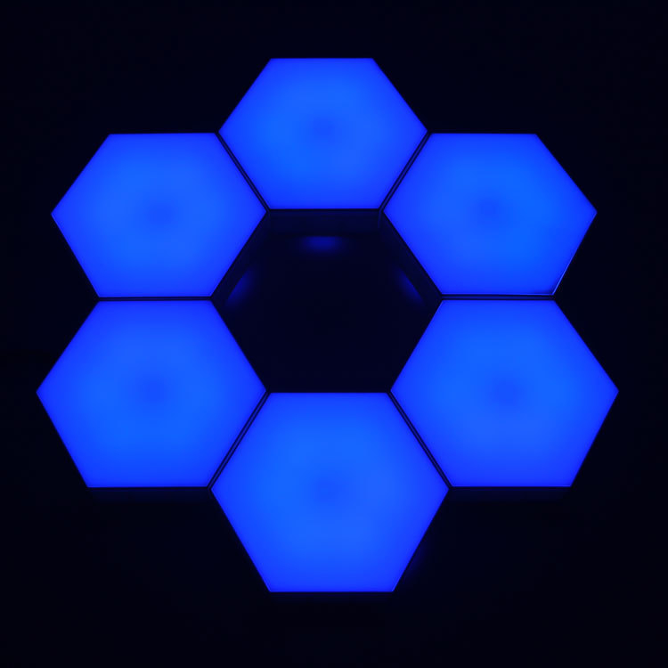 Fali lámpa méhsejt alakú LED színváltó dizájnnal, folyosóra (12V, műanyag árnyékoló, 1 foglalat, 1000 óra élettartam)