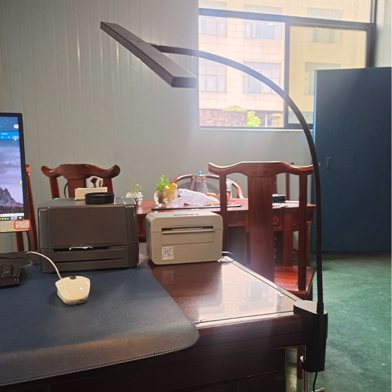 USB csipeszes LED asztali lámpa, 19 LED, 9 fokos fényerő-szabályozás, szemvédelem, intelligens vezérlés