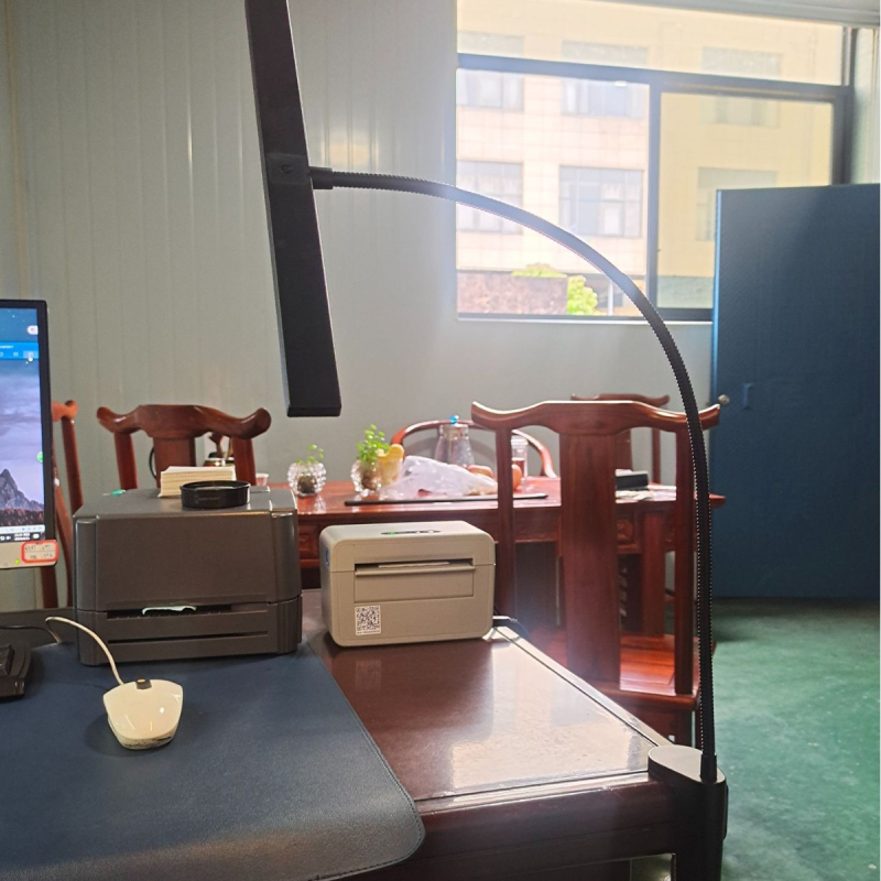 USB csipeszes LED asztali lámpa, 19 LED, 9 fokos fényerő-szabályozás, szemvédelem, intelligens vezérlés