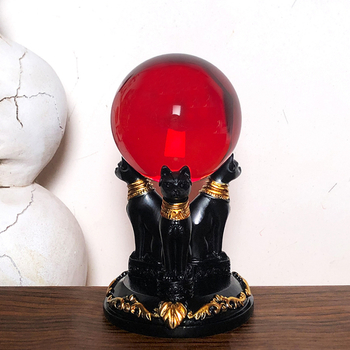 Άγαλμα γάτας με βάση κρυσταλλικής σφαίρας — διακοσμητικό επιτραπέζιο από ρητίνη, αμερικανικού στυλ