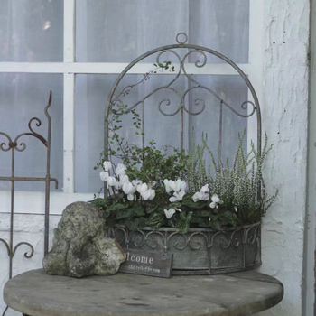 Μεταλλικό ράφι για γλάστρες τοίχου – συγκολλημένη κατασκευή, ανθεκτικό στη διάβρωση και ανθεκτικό στην οικιακή κηπουρική.