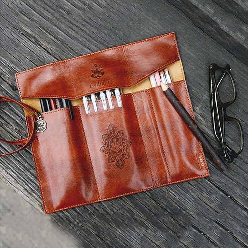 Калъф за моливи от износена кожа с три секции, корейски стил, дизайн с шарка и текст, голям капацитет за моливи и четки