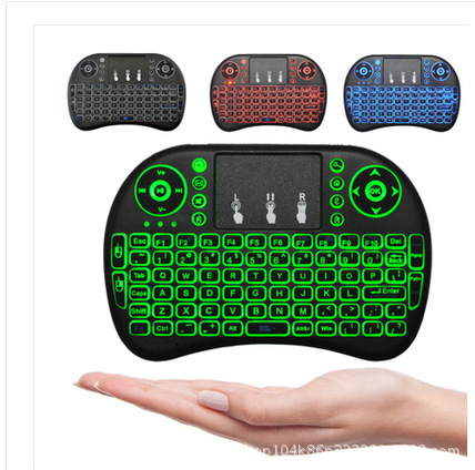 i8 клавиатура — мини безжична клавиатура с летяща мишка и подсветка, USB интерфейс, 2.4G безжично свързване, обхват до 10 м, тегло 0.13 кг