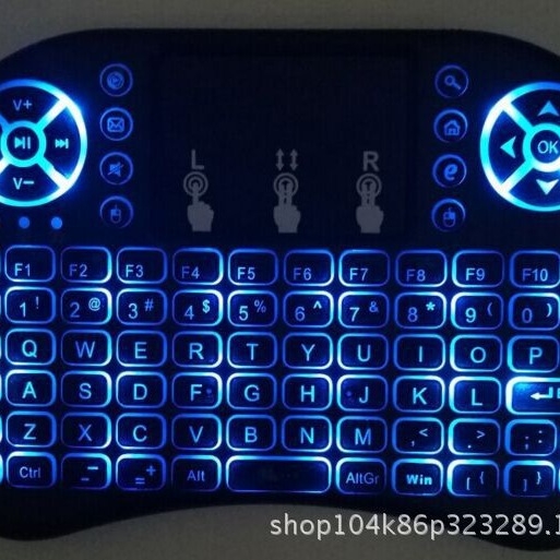 i8 клавиатура — мини безжична клавиатура с летяща мишка и подсветка, USB интерфейс, 2.4G безжично свързване, обхват до 10 м, тегло 0.13 кг