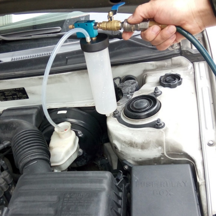 Autó fékfolyadék-csere eszköz pneumatikus pumpával – Car Elegant Scene