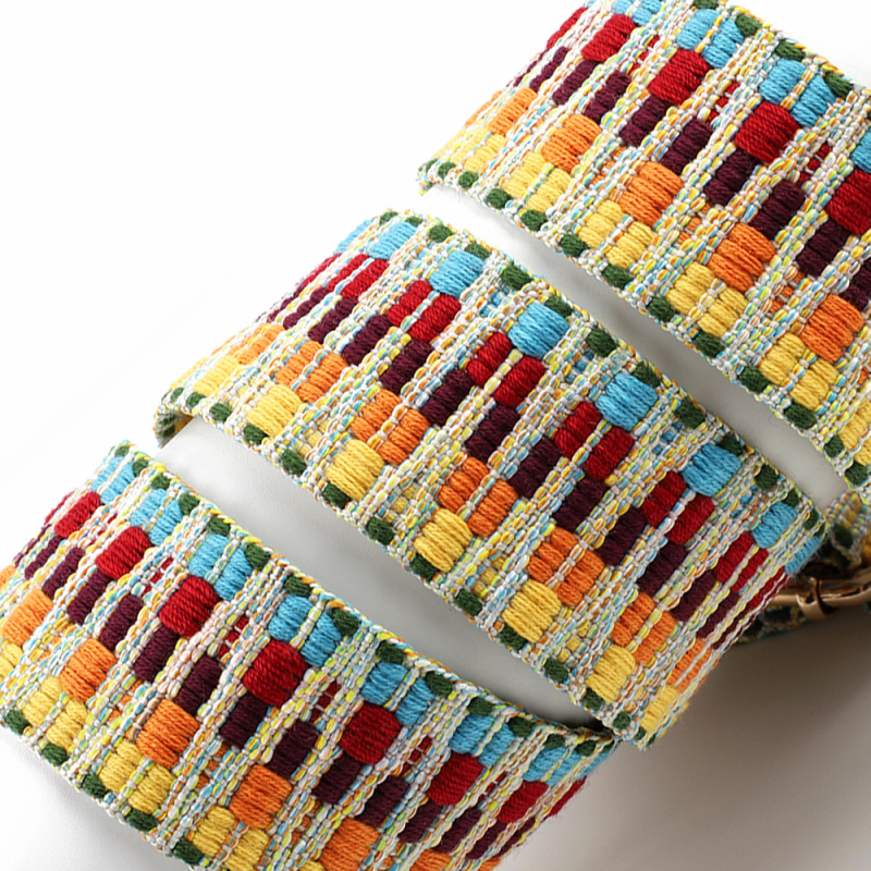 Nailoninė pečių juosta maišams su geometriniu raštu – kvėpuojanti, atspari vandeniui, sumažina apkrovą