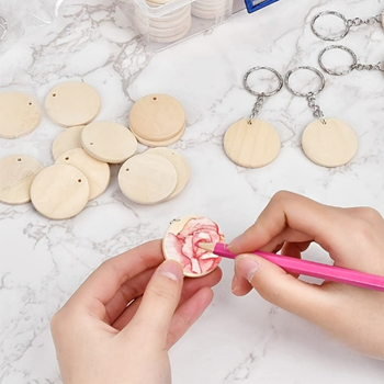 Ξύλινος κυκλικός δίσκος με μία οπή για σκουλαρίκια και μπρελόκ – από μασίφ ξύλο, Καλοκαίρι 2024